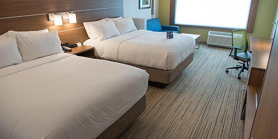Queen Suite with Two Queen Beds - Communications Accessible interior